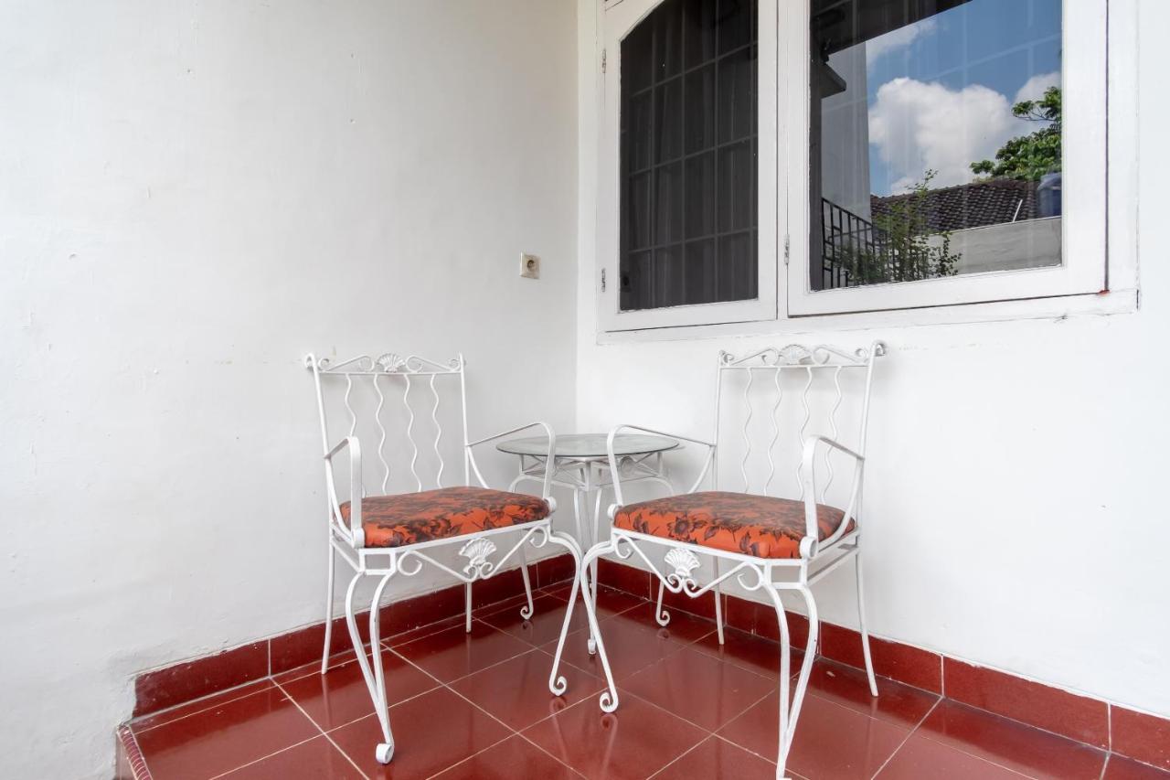 Oyo Living 2843 Raz House Syariah Hotel Medan Exterior photo