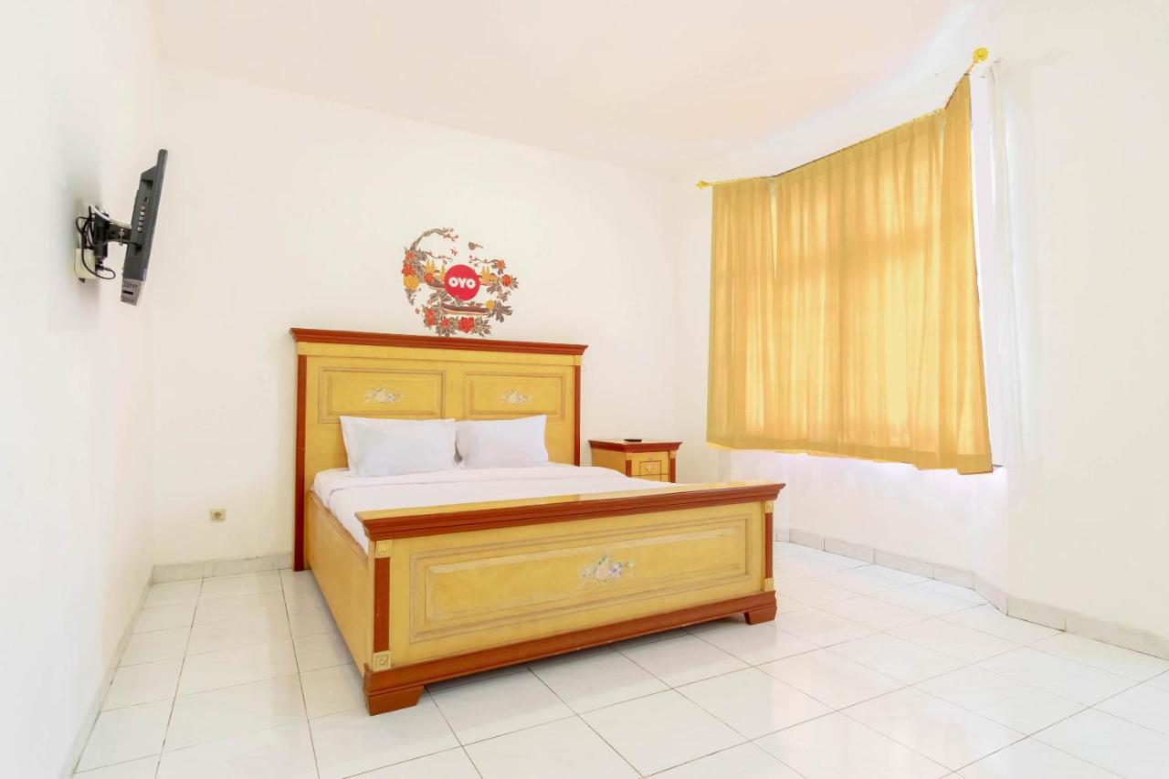 Oyo Living 2843 Raz House Syariah Hotel Medan Exterior photo